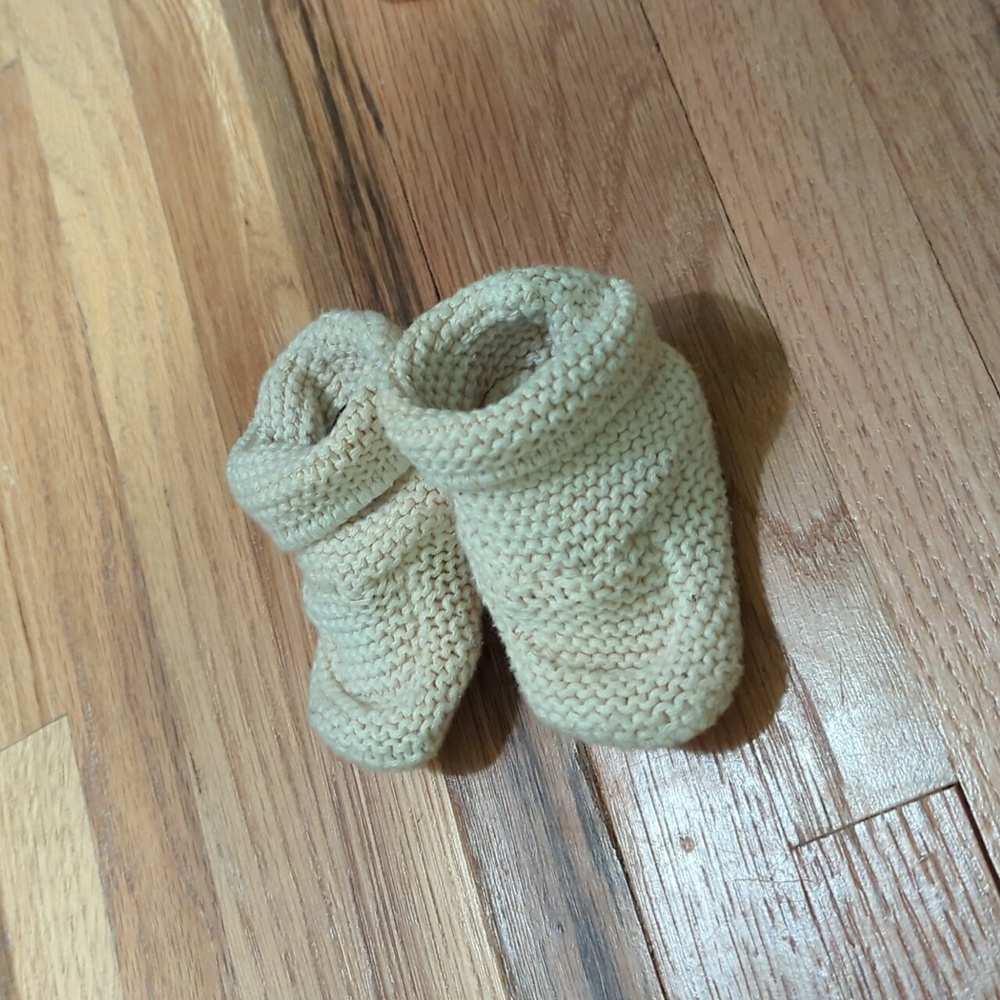 BabyGap 0-3 months cream booties